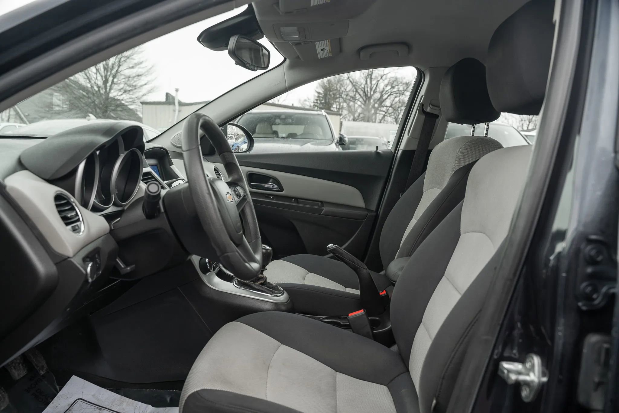 Used 2015 Chevrolet Cruze L image 7