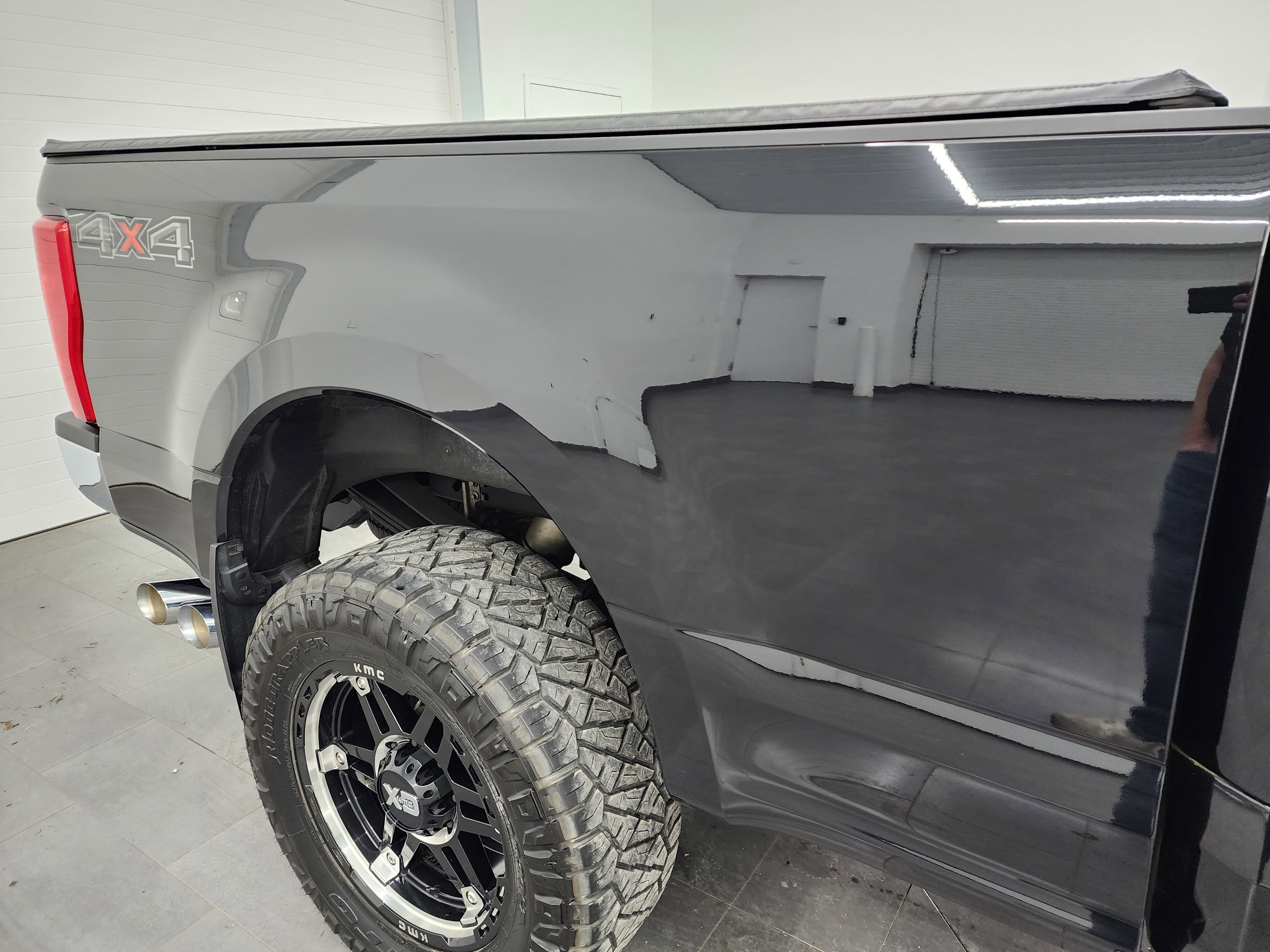 Used 2019 Ford F350 Lariat w/ Chrome Package image 26