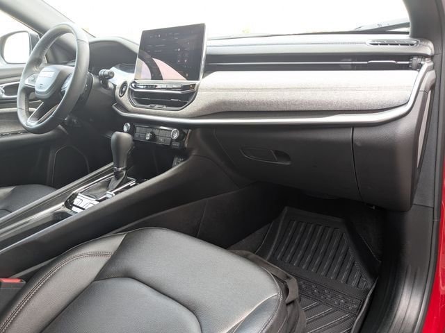 Used 2024 Jeep Compass Latitude AWD/4WD image 6