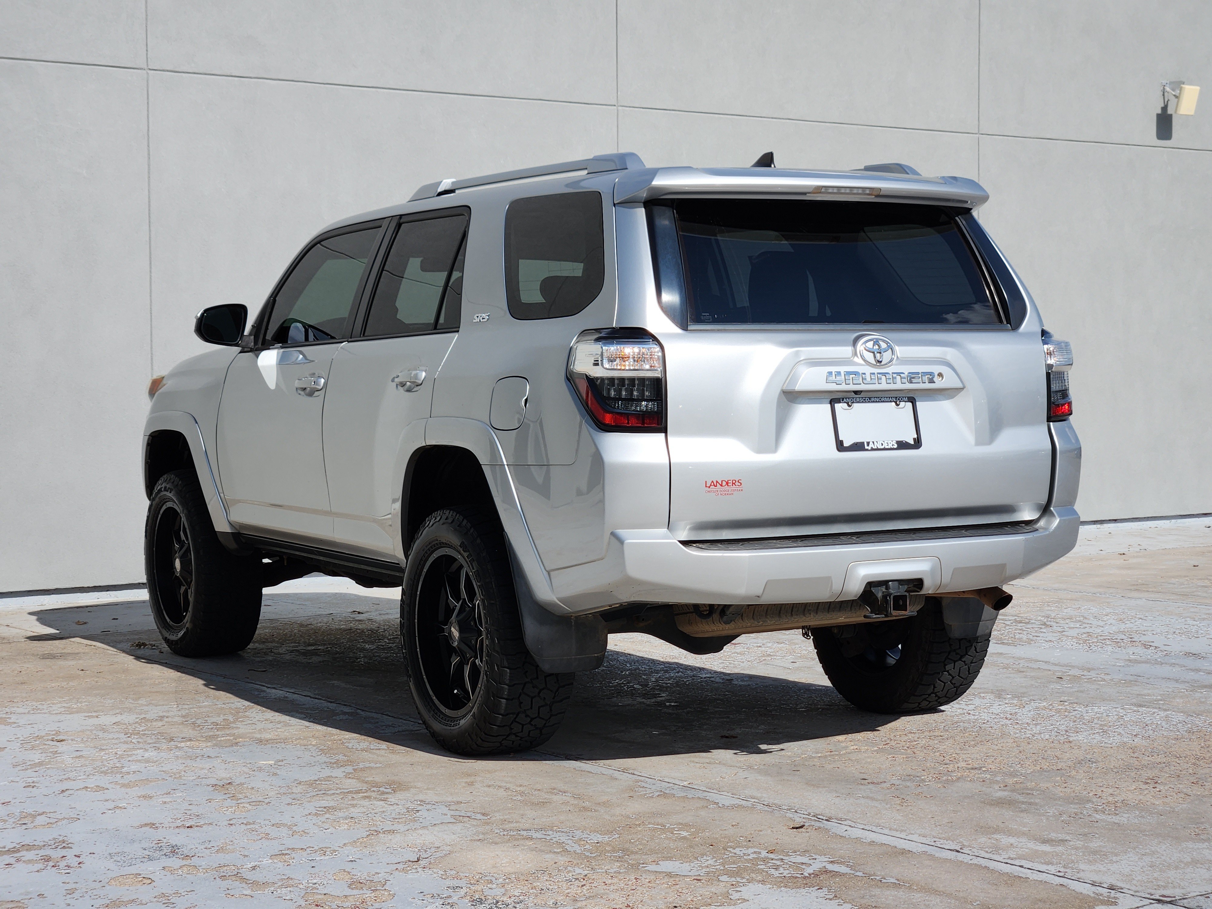 Used 2016 Toyota 4Runner SR5 AWD/4WD image 5