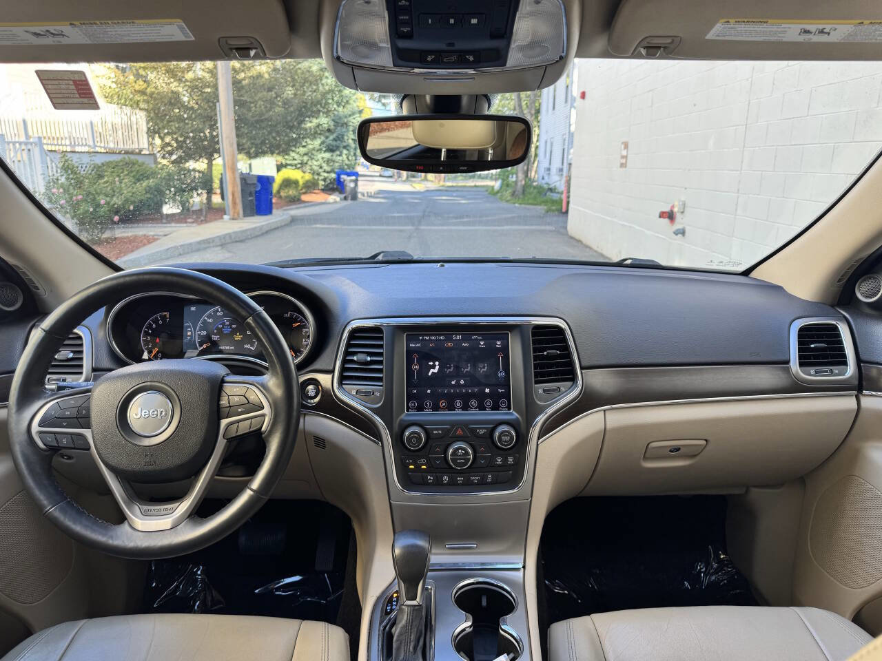 Used 2018 Jeep Grand Cherokee Limited image 27