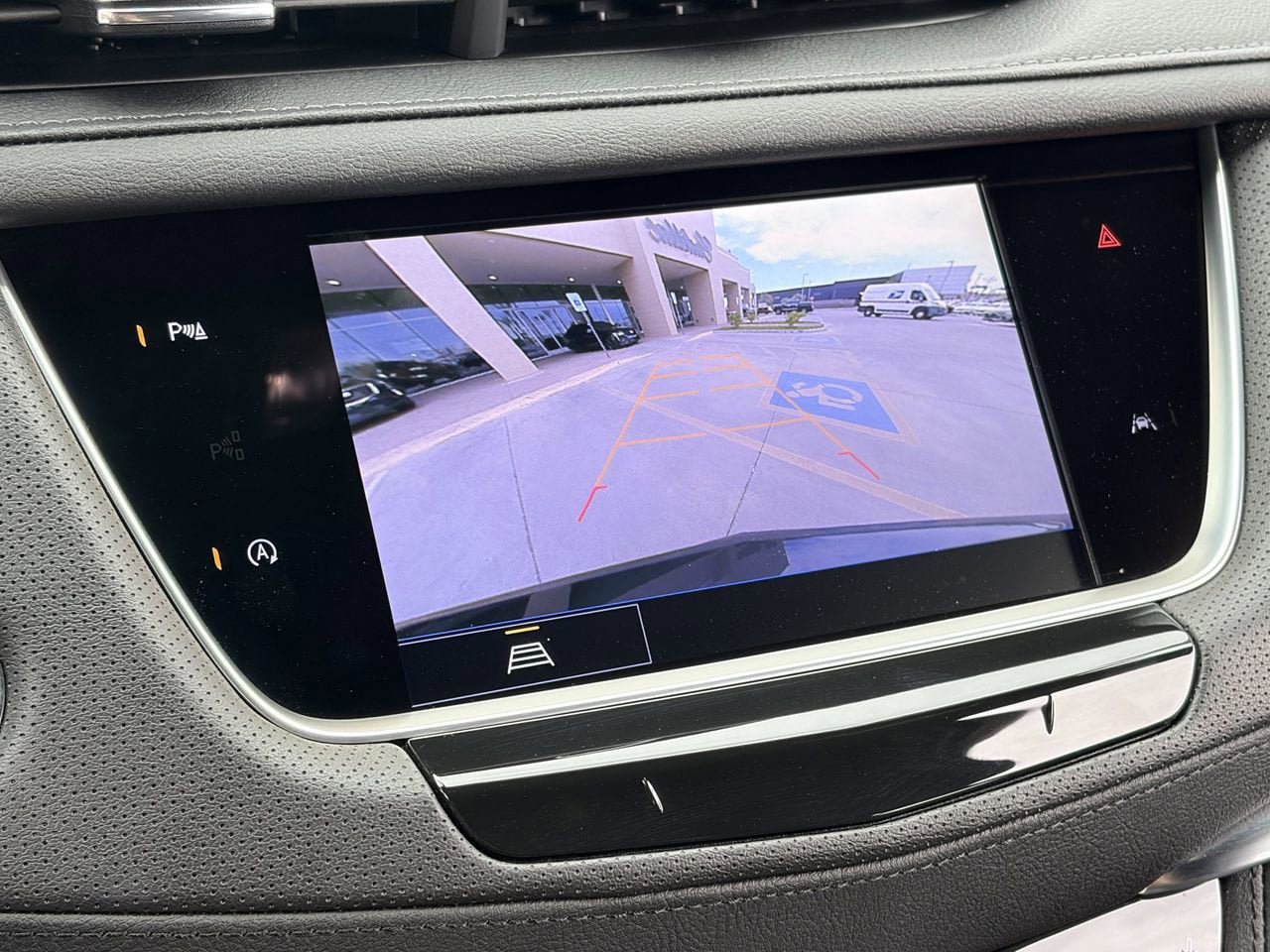 Certified 2025 Cadillac XT6 Luxury FWD image 28