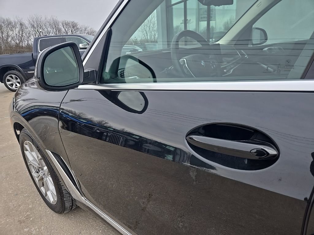 Used 2024 BMW X7 xDrive40i w/ Climate Comfort Package image 28