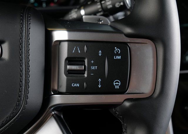 New 2026 Land Rover Discovery Dynamic SE image 20