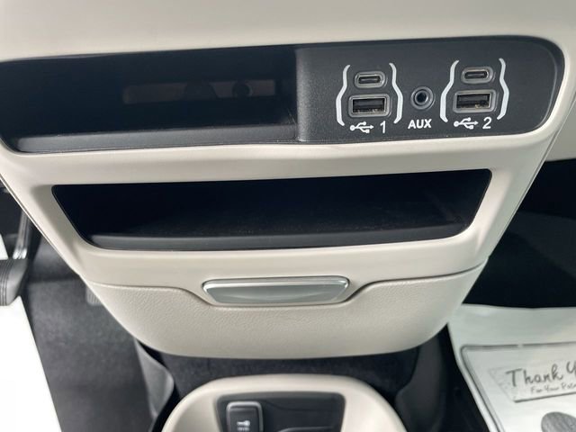Used 2023 Chrysler Pacifica Touring-L image 22