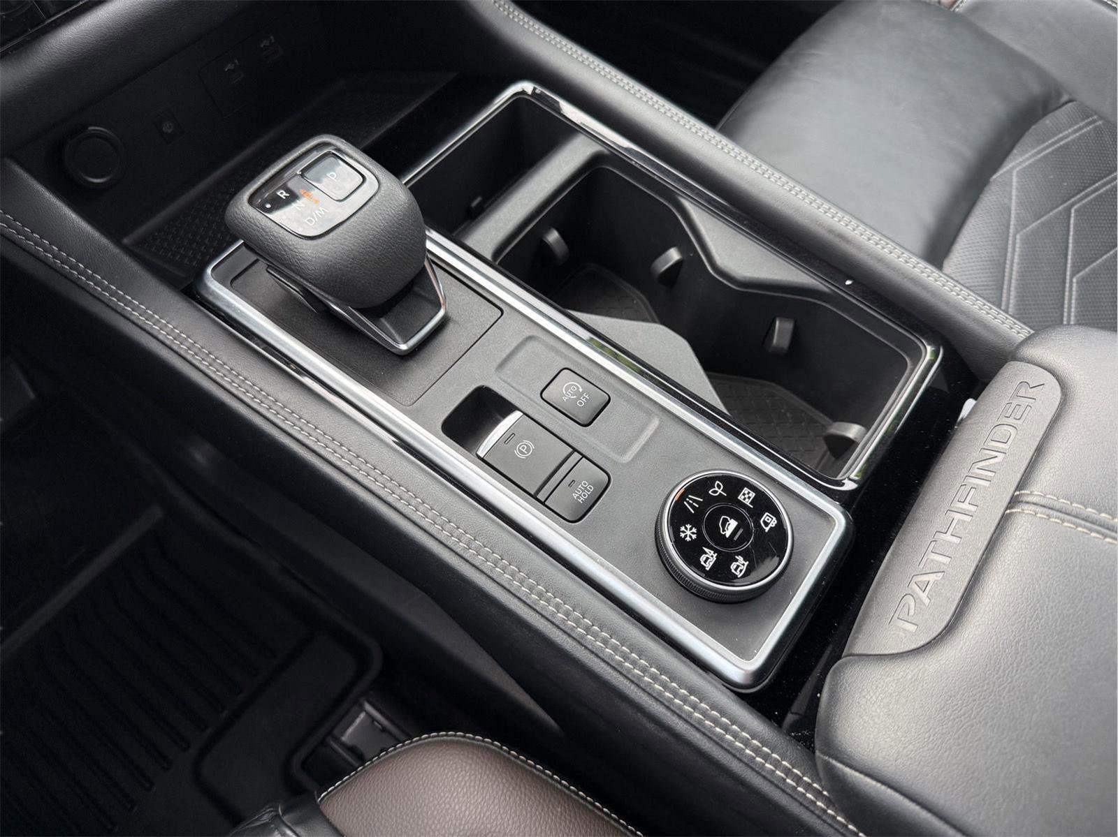 Used 2022 Nissan Pathfinder Platinum w/ Cargo Package AWD/4WD image 17