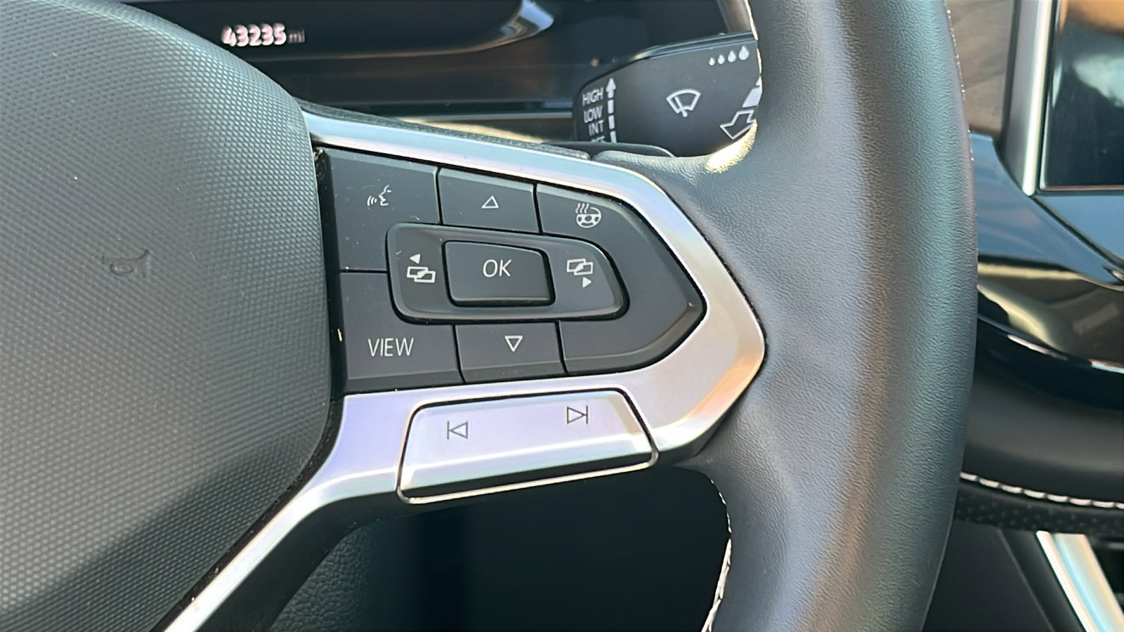 Used 2024 Volkswagen Atlas SE image 18