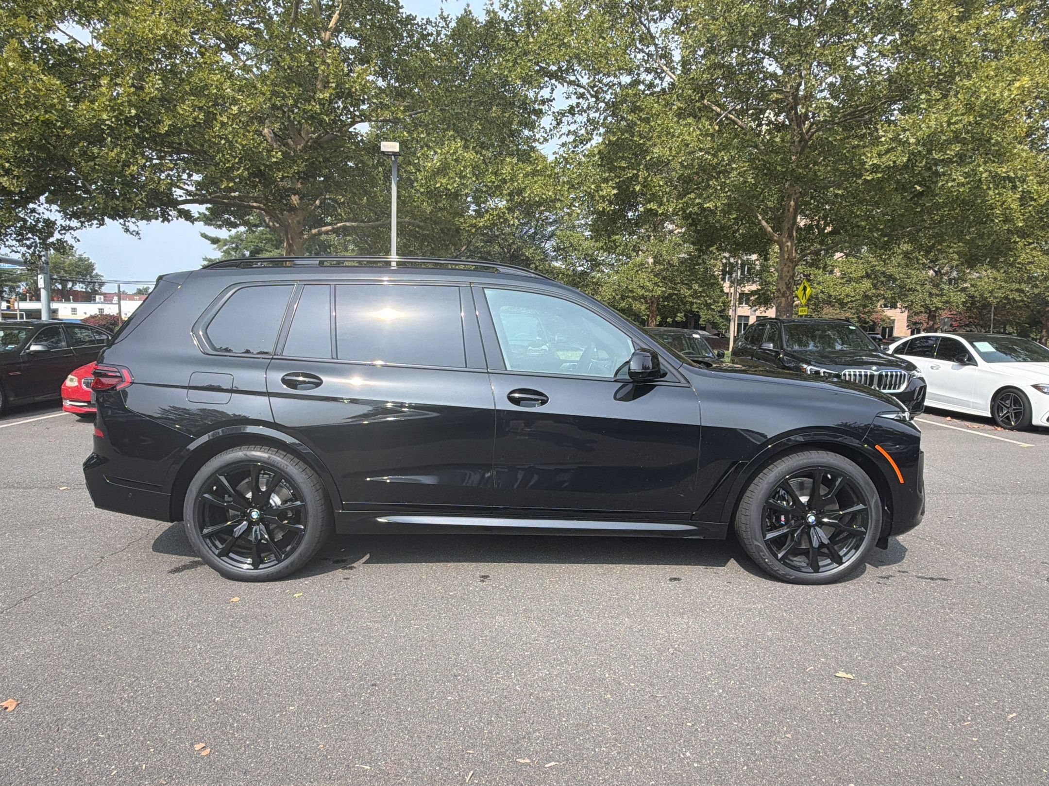 Used 2027 BMW X7 xDrive40i w/ Executive Package AWD/4WD image 8