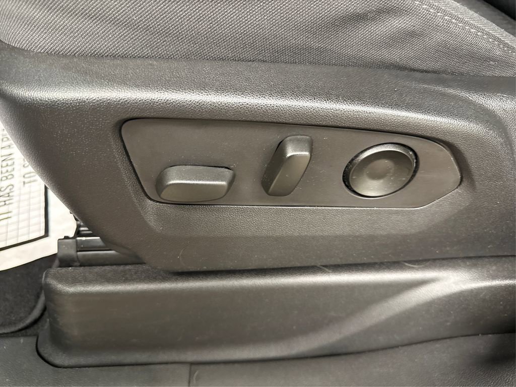 Used 2022 GMC Yukon SLE image 38