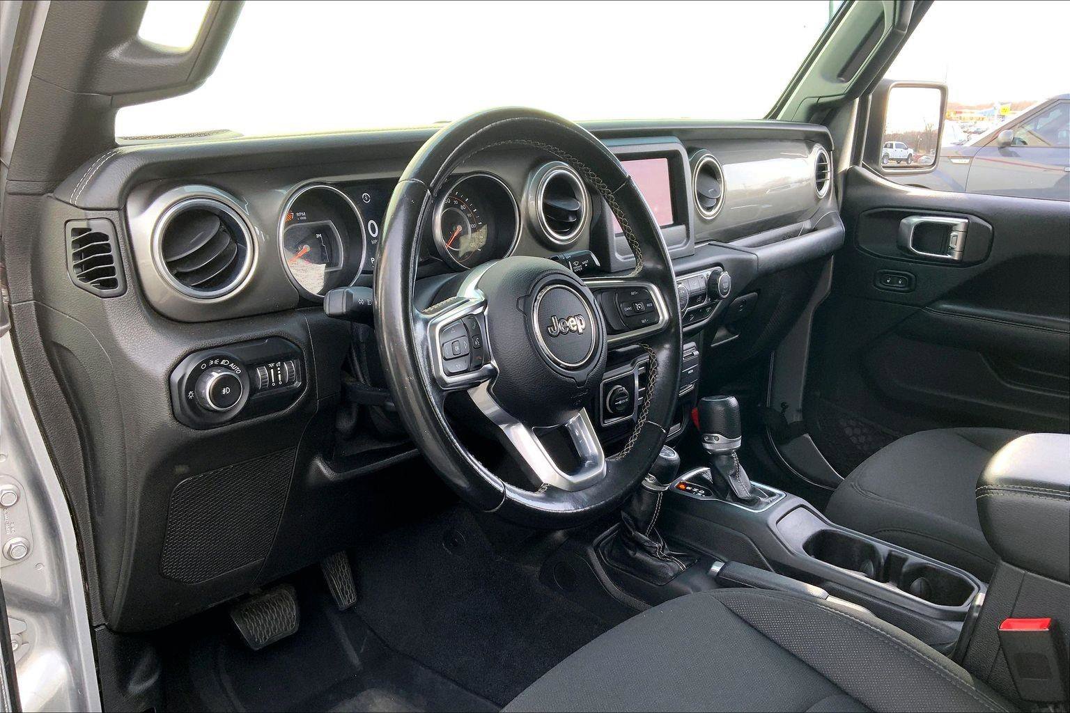 Used 2019 Jeep Wrangler Unlimited Sahara image 11
