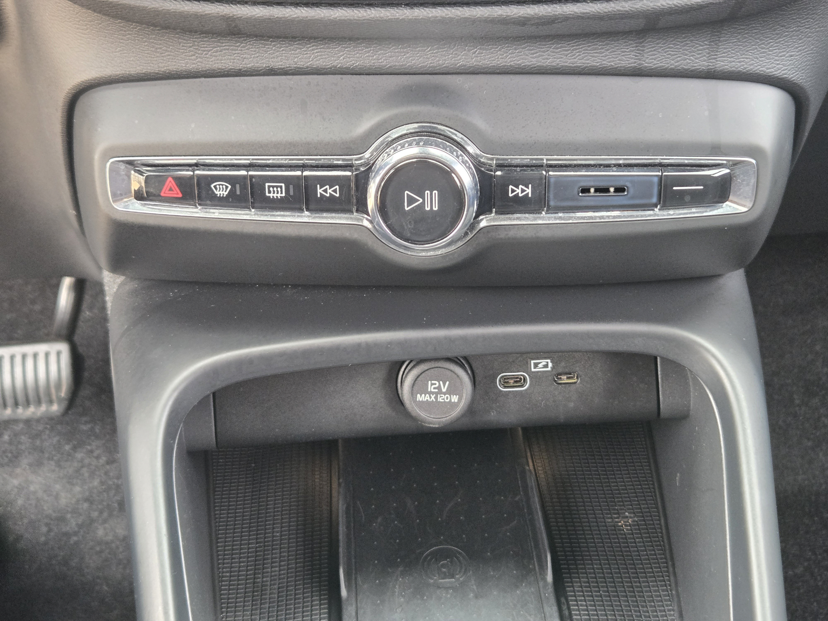 Used 2023 Volvo C40 P8 Recharge Ultimate AWD/4WD image 17