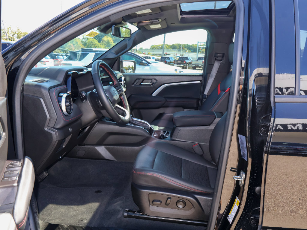 Used 2023 Chevrolet Colorado Z71 w/ Z71 Convenience Package 2 AWD/4WD image 7