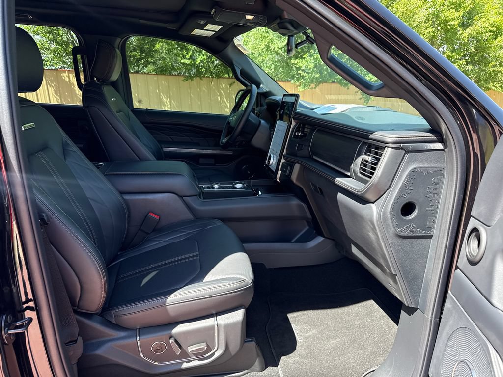 Used 2024 Ford Expedition Max Platinum AWD/4WD image 32