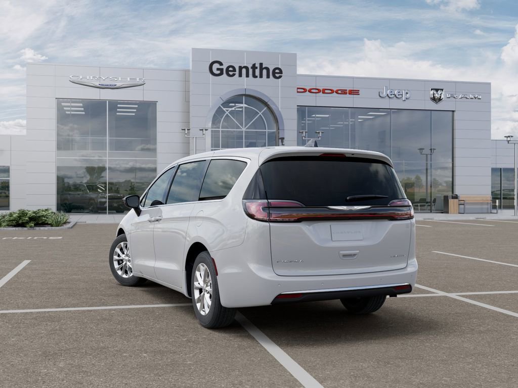 New 2026 Chrysler Pacifica Limited FWD image 3