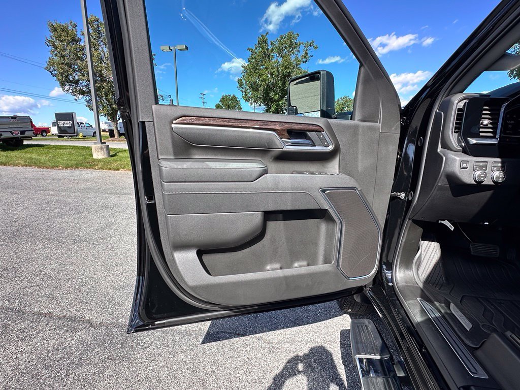 Certified 2026 GMC Sierra 3500 SLE w/ Preferred Package AWD/4WD image 22