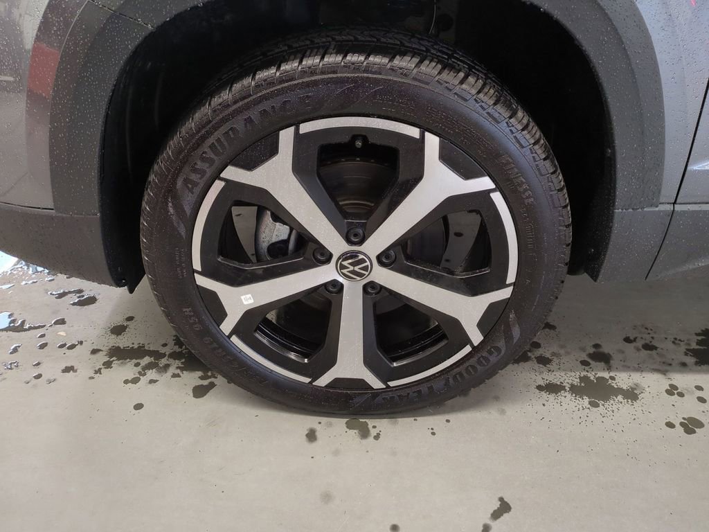 Used 2025 Volkswagen Taos SEL image 10