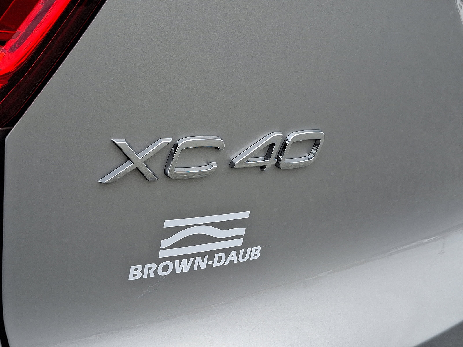Used 2025 Volvo XC40 B5 Ultra w/ Climate Package image 24