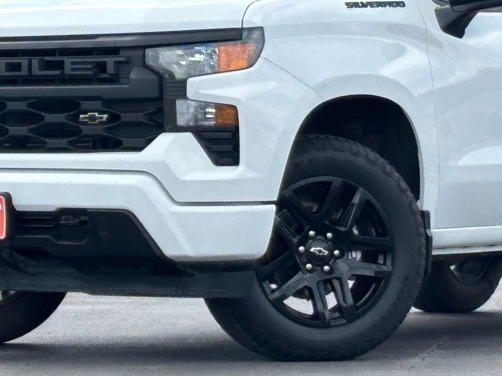 Used 2024 Chevrolet Silverado 1500 Custom w/ Dark Appearance Package AWD/4WD image 2
