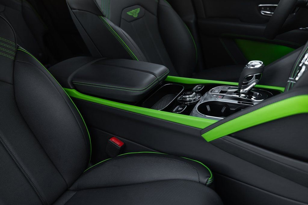 Used 2025 Bentley Bentayga image 34