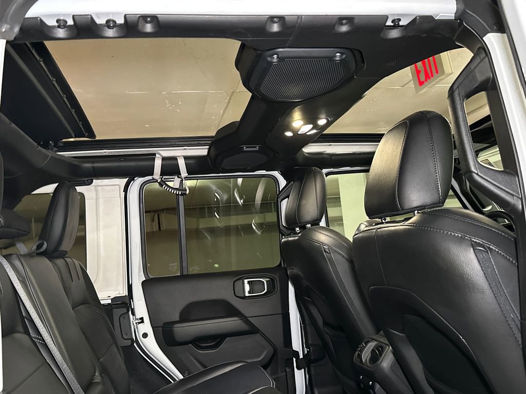 Used 2022 Jeep Wrangler Unlimited Sahara w/ Cold Weather Group AWD/4WD image 13