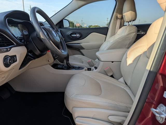 Used 2019 Jeep Cherokee Latitude w/ Popular Appearance Group FWD image 24