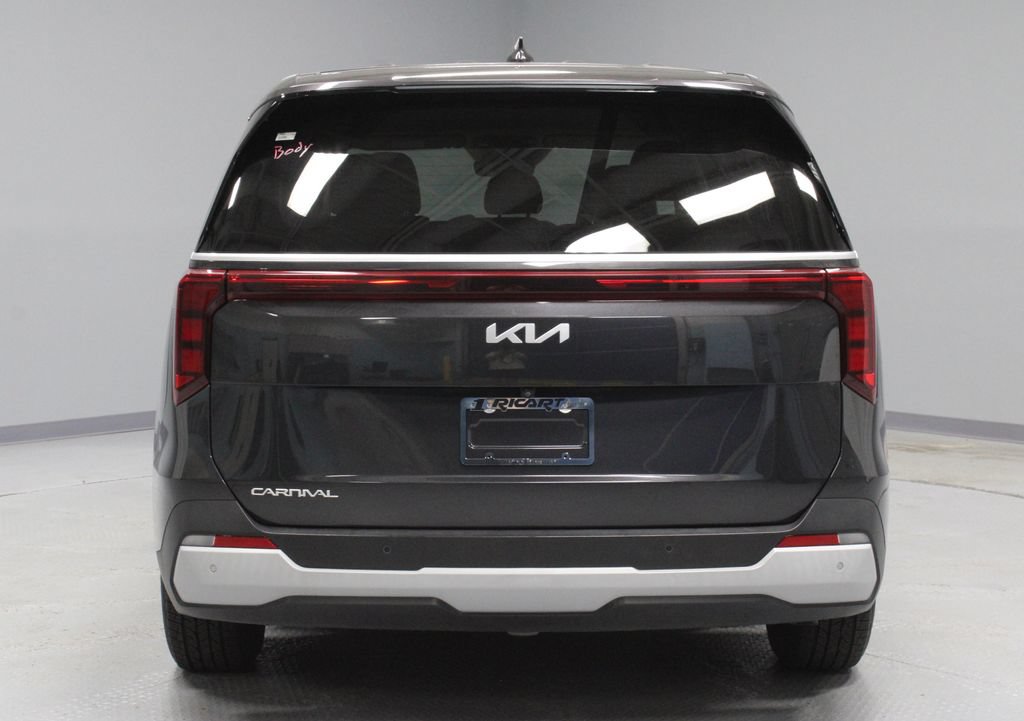 Used 2025 Kia Carnival FWD image 10