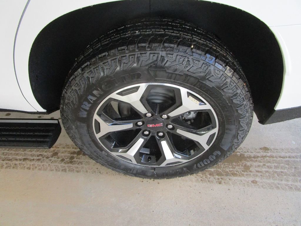 New 2026 GMC Yukon AT4 w/ AT4 Premium Plus Package image 9