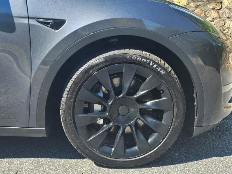 Used 2022 Tesla Model Y Long Range AWD/4WD image 17