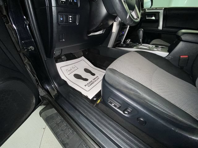Used 2020 Toyota 4Runner SR5 AWD/4WD image 12
