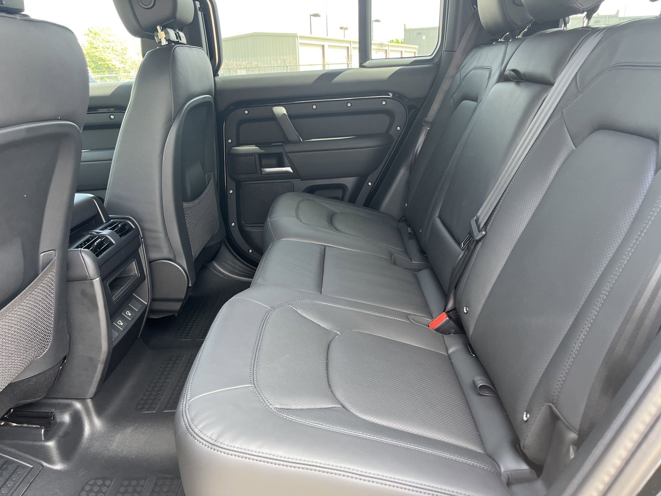 Used 2025 Land Rover Defender 110 S image 12