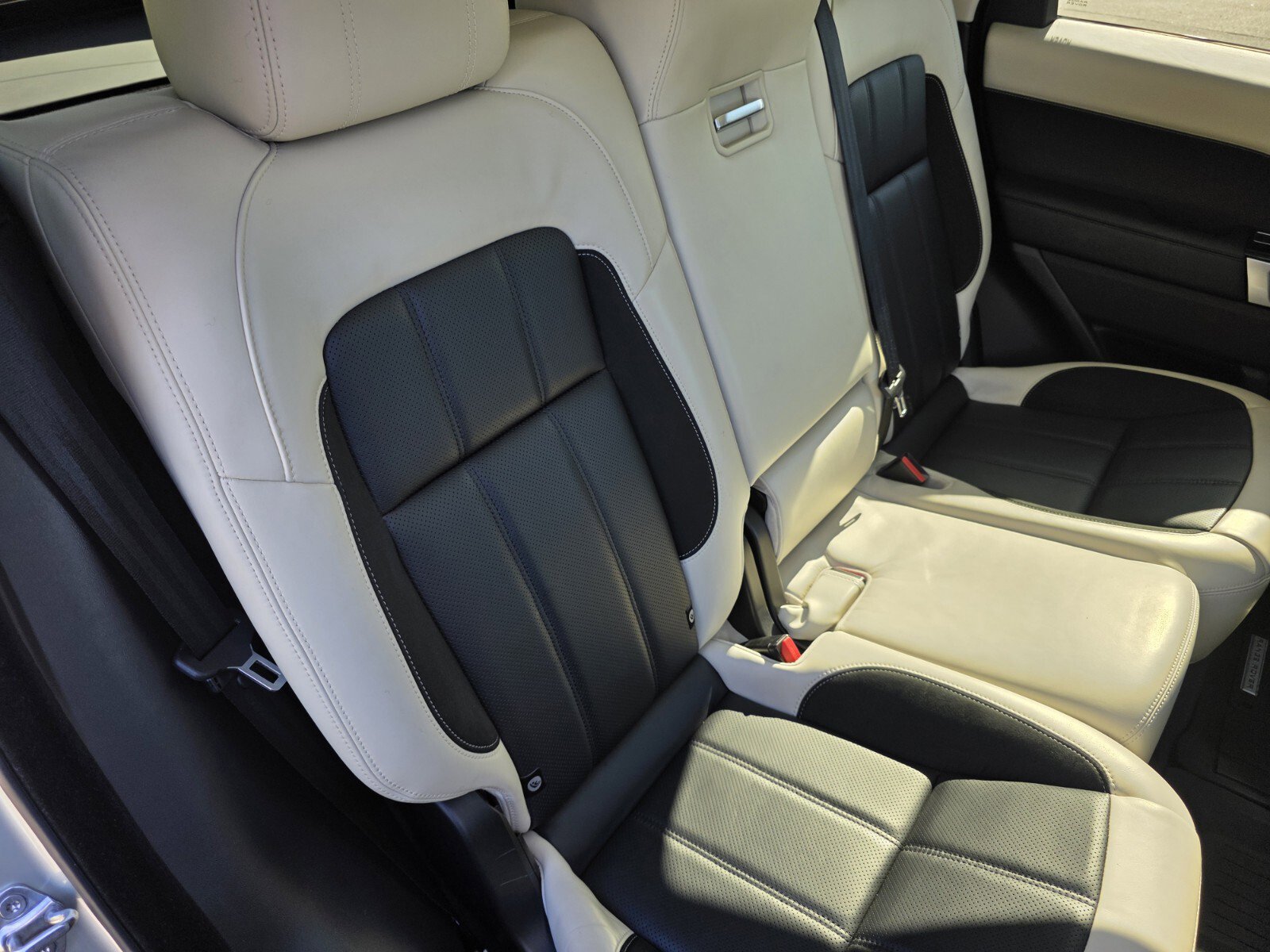 Used 2020 Land Rover Range Rover Sport HST AWD/4WD image 25