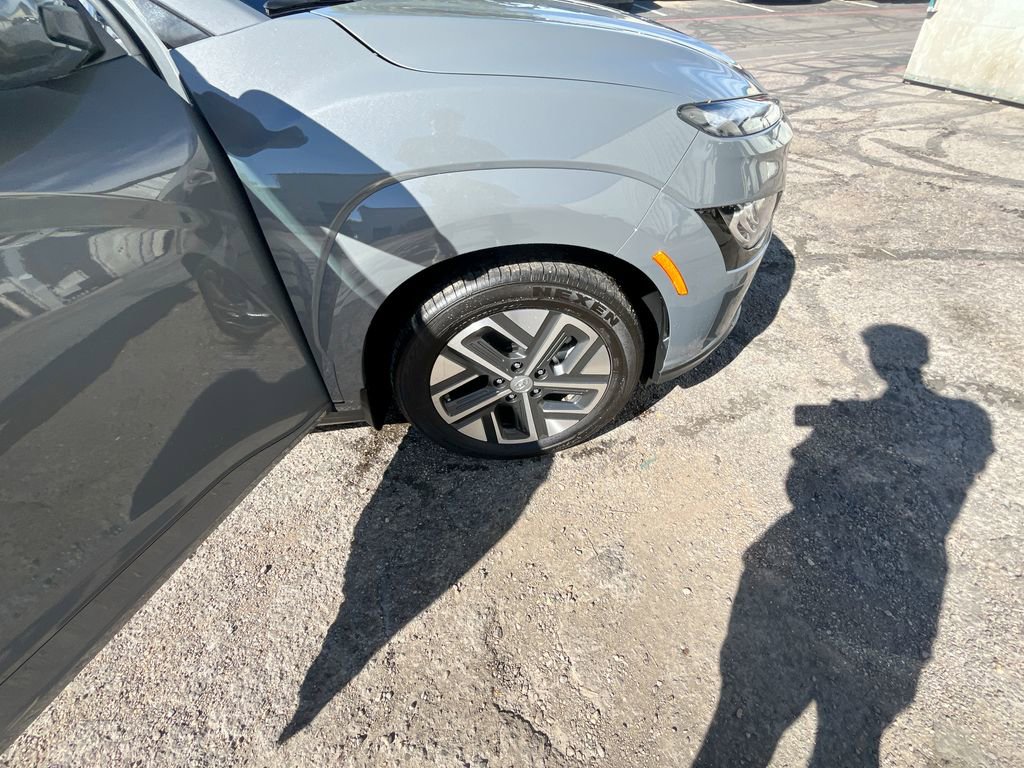 Used 2023 Hyundai Kona Limited image 24