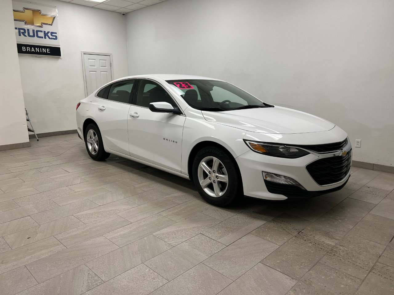 Used 2023 Chevrolet Malibu LT w/ Driver Confidence Package image 3