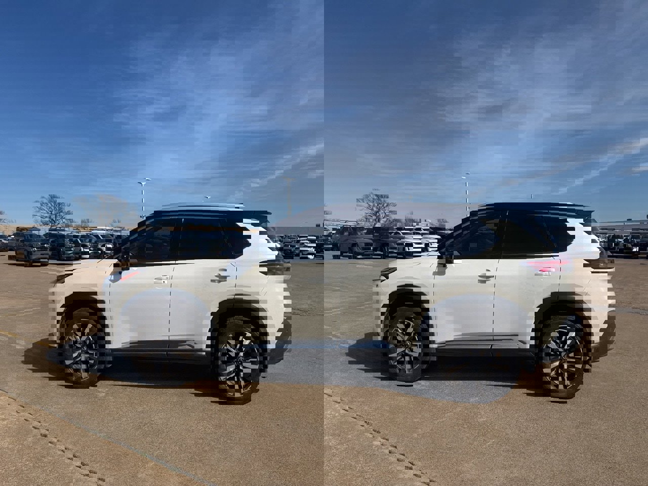 Used 2021 Nissan Rogue SL w/ Premium Package image 12