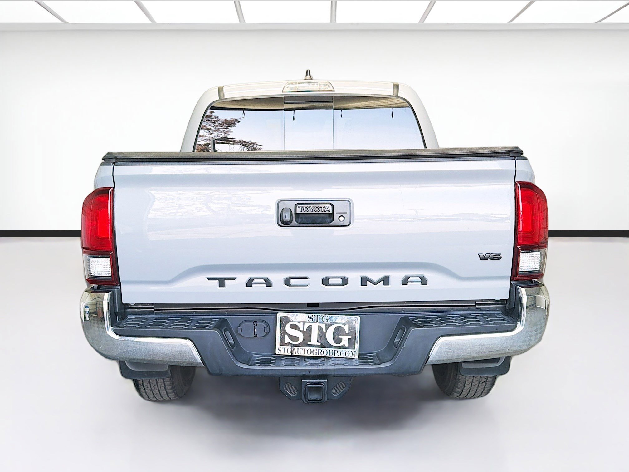 Used 2021 Toyota Tacoma SR5 w/ Blackout Package (TMS) image 5