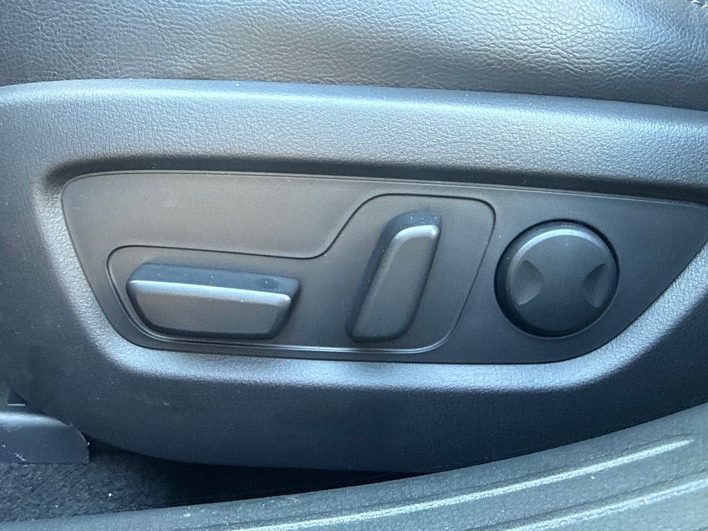 Used 2025 MAZDA CX-50 AWD 2.5 Hybrid w/ Premium Pkg image 23