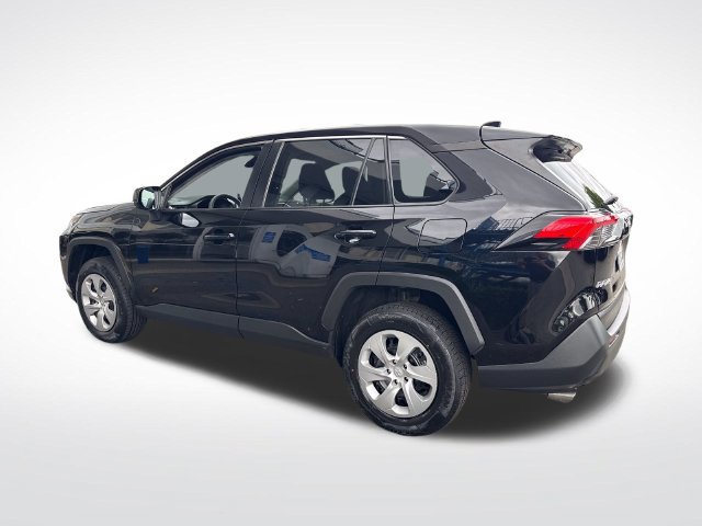 Used 2023 Toyota RAV4 LE AWD/4WD image 3