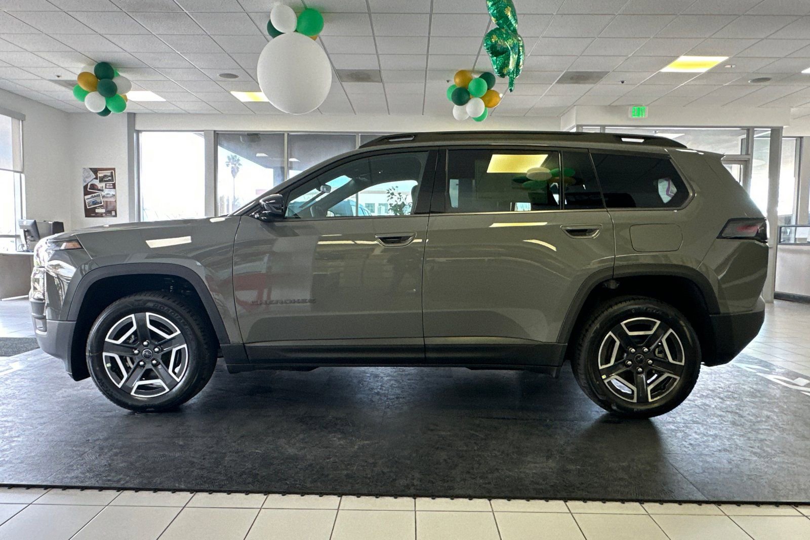 New 2026 Jeep Cherokee Laredo AWD/4WD image 6