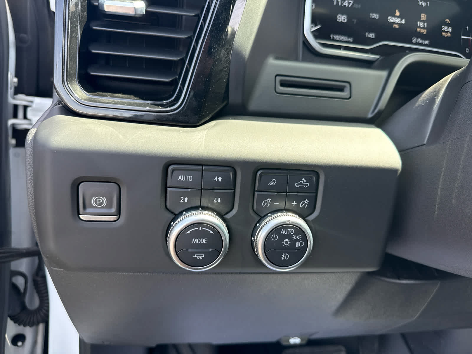 Certified 2022 GMC Sierra 1500 AT4 w/ AT4 Premium Package AWD/4WD image 17