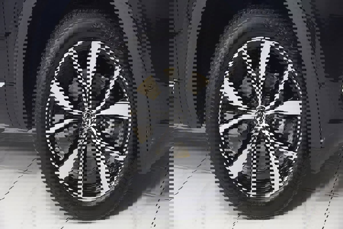 Used 2024 Volkswagen Atlas SEL Premium R-Line image 17