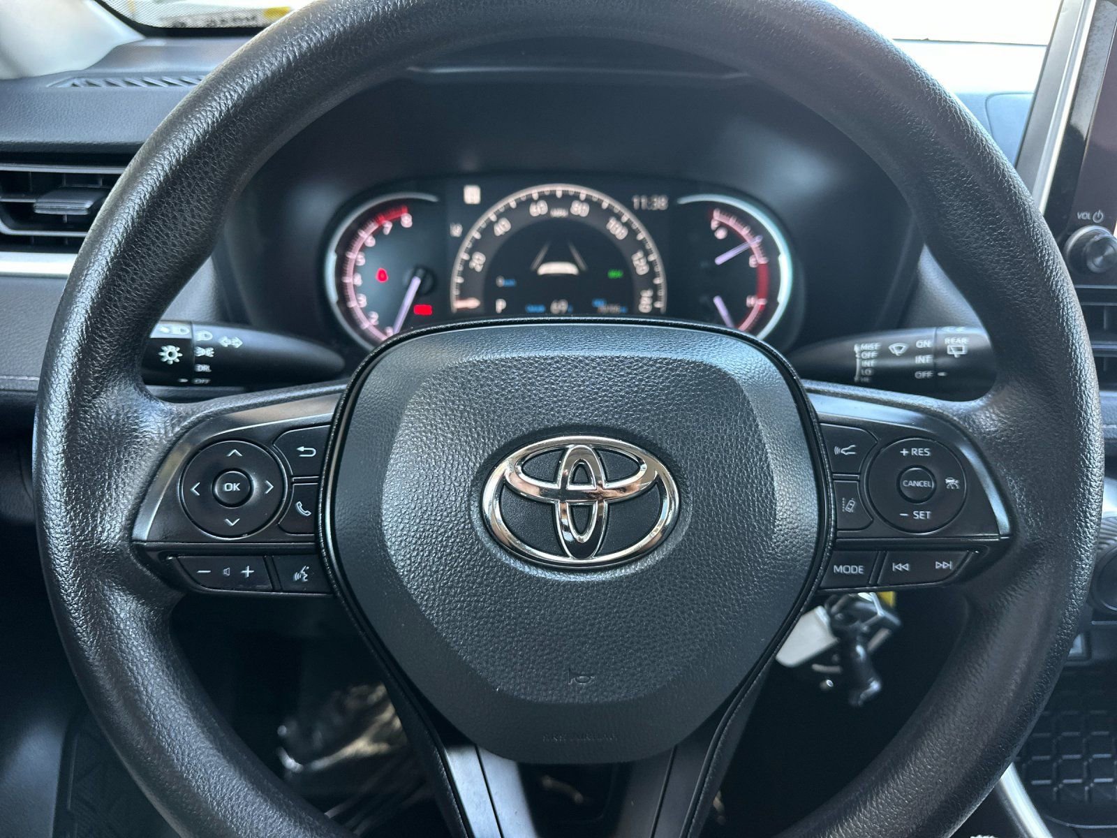 Used 2024 Toyota RAV4 LE AWD/4WD image 20