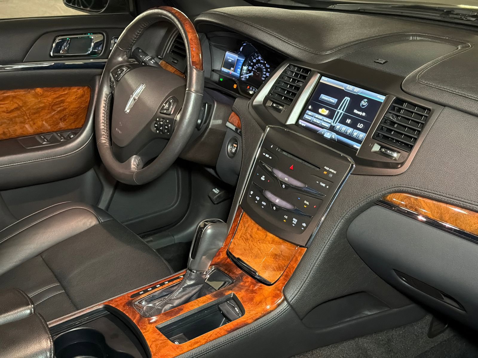 Used 2015 Lincoln MKS AWD w/ Equipment Group 101A image 8