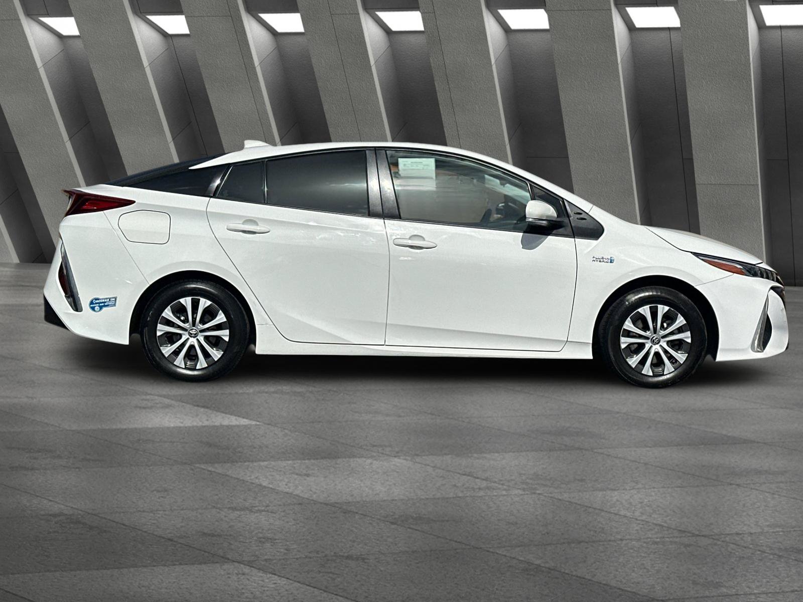 Used 2022 Toyota Prius Prime LE FWD image 3