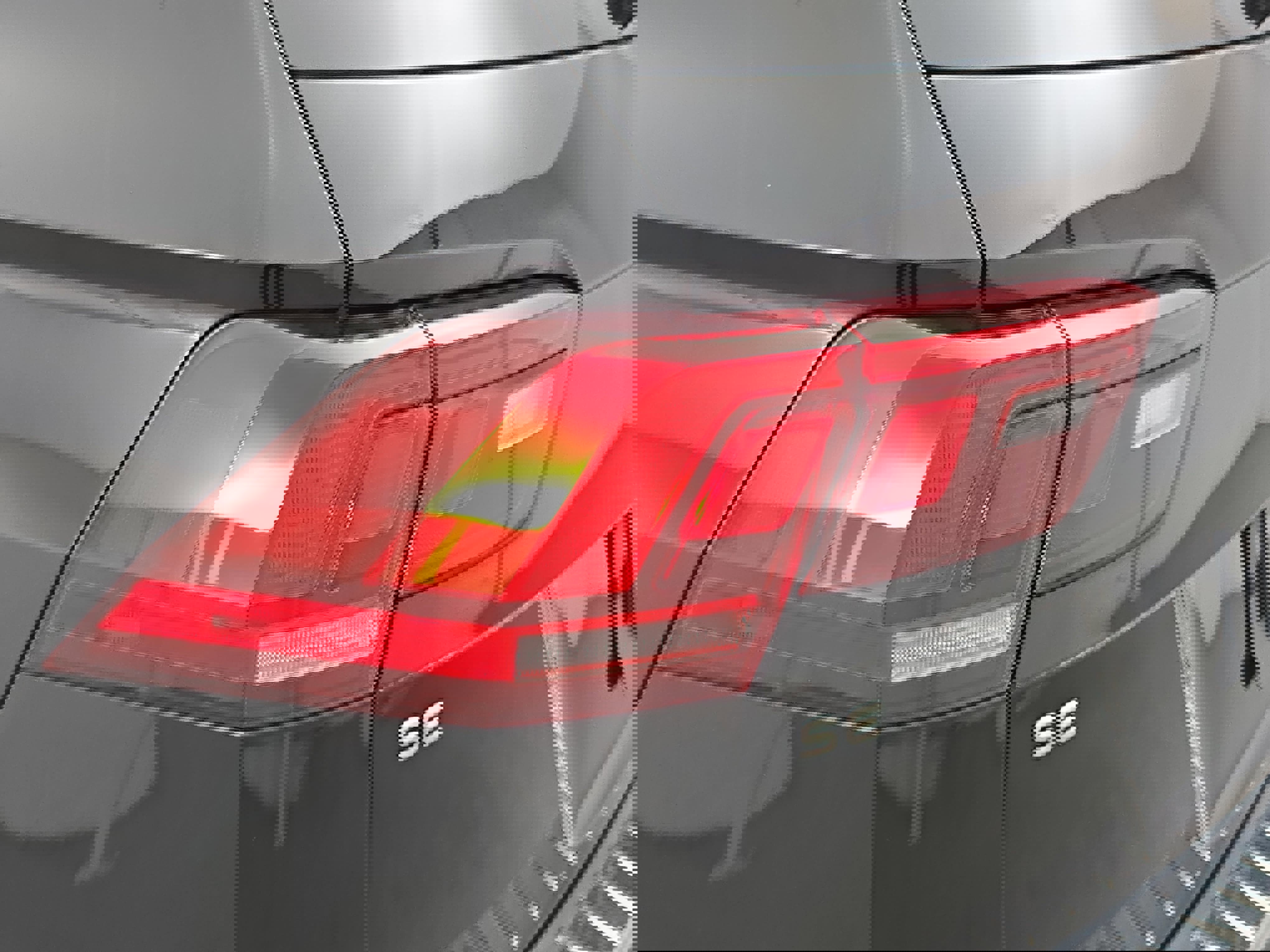 Used 2022 Volkswagen Tiguan SE w/ Panoramic Sunroof Package image 35