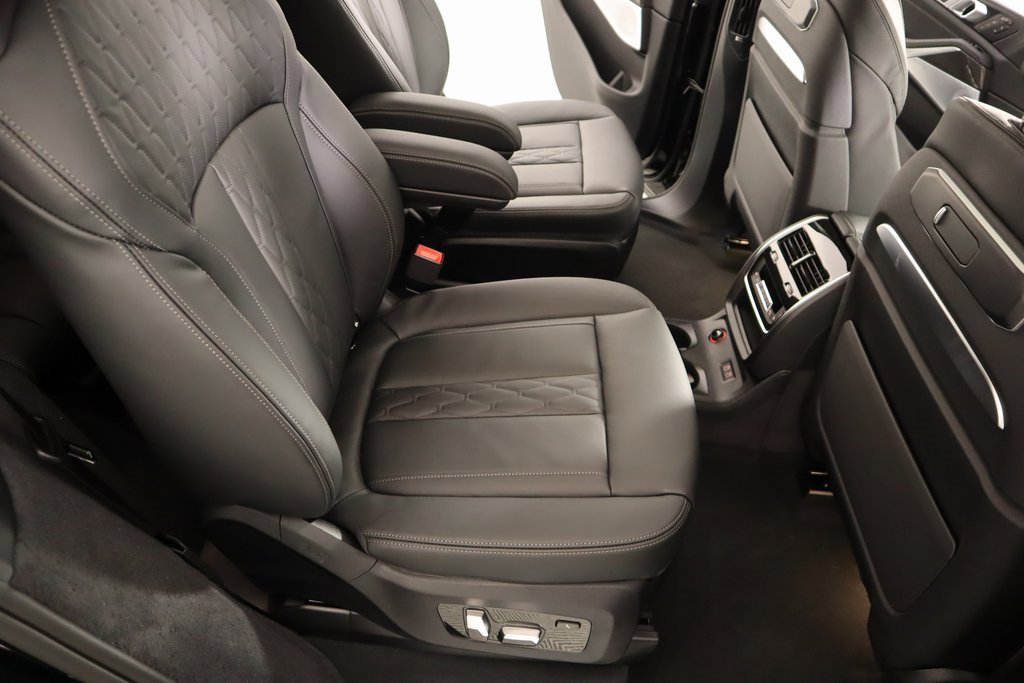 New 2026 BMW ALPINA XB7 image 16