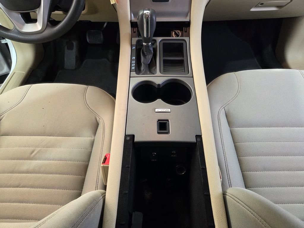 Used 2015 Ford Taurus SE image 24