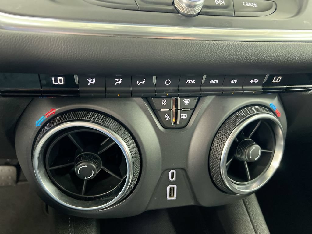 Used 2020 Chevrolet Blazer L FWD image 16