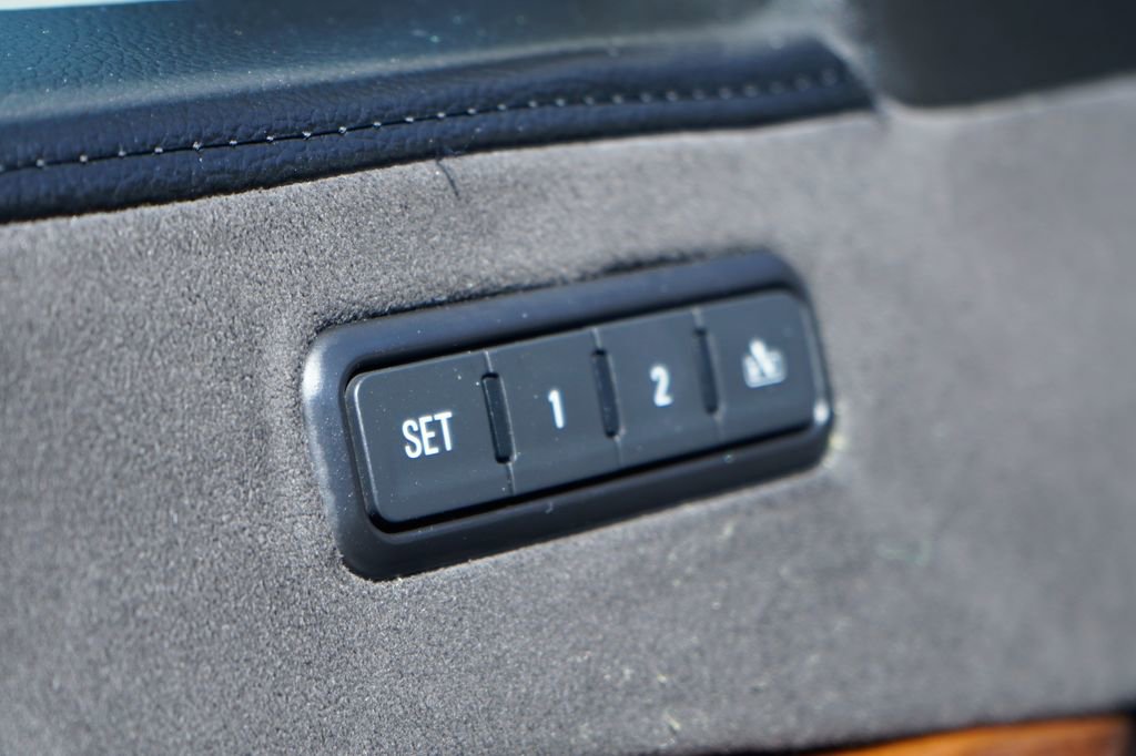 Used 2018 Cadillac Escalade ESV Premium Luxury image 18