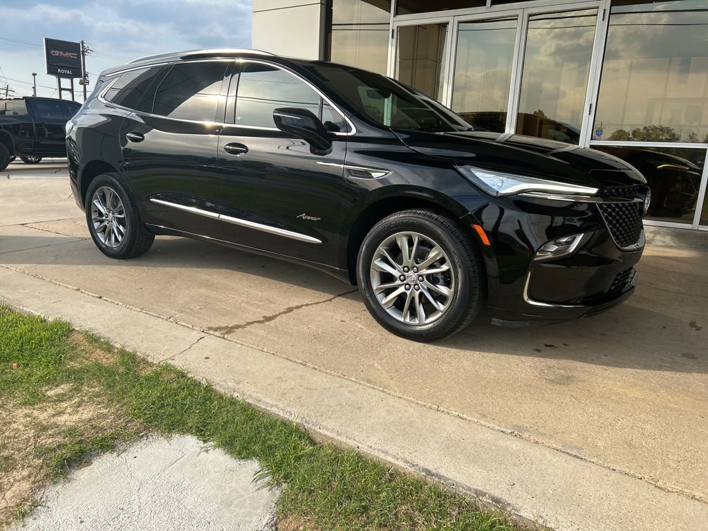 Used 2023 Buick Enclave Avenir w/ Avenir Technology Package image 2