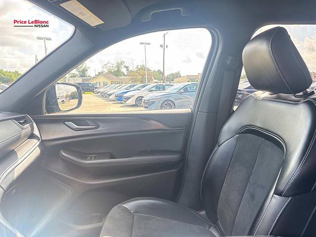 Used 2025 Jeep Grand Cherokee Altitude AWD/4WD image 15